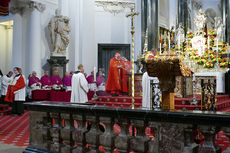 Abschlussvesper der Bischofskonferenz mit Austeilung des Bonifatiussegens (Foto: Karl-Franz Thiede)